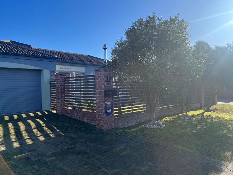 To Let 3 Bedroom Property for Rent in Uitzicht Western Cape